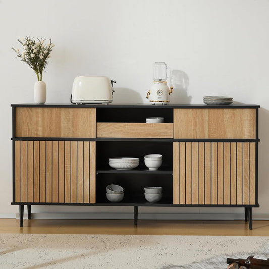 Une touche de caractere, armoire avec portes, a l'aspect bois dans un ton noir et bois naturel