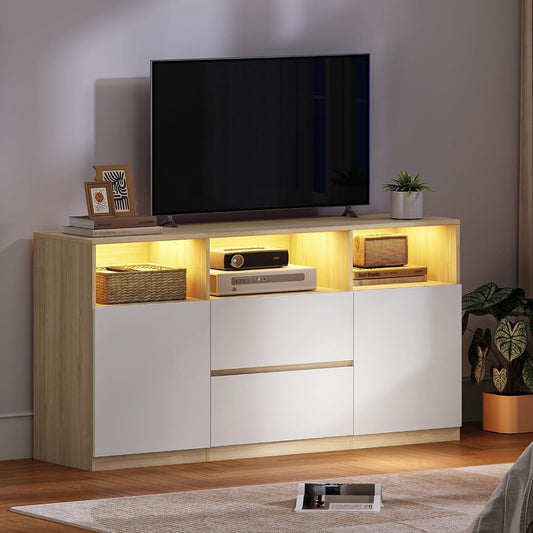 Une silhouette equilibree pour ce buffet avec portes, avec etageres, teinte noir et naturel